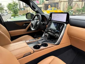 Lexus LX LX 600 2023 Green
