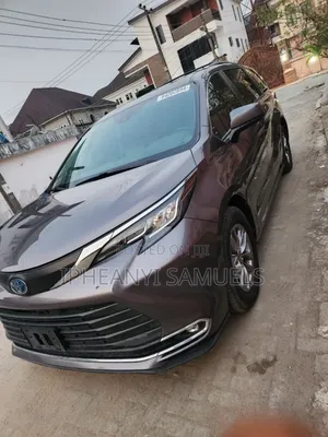 Toyota Sienna Limited 2022 Brown