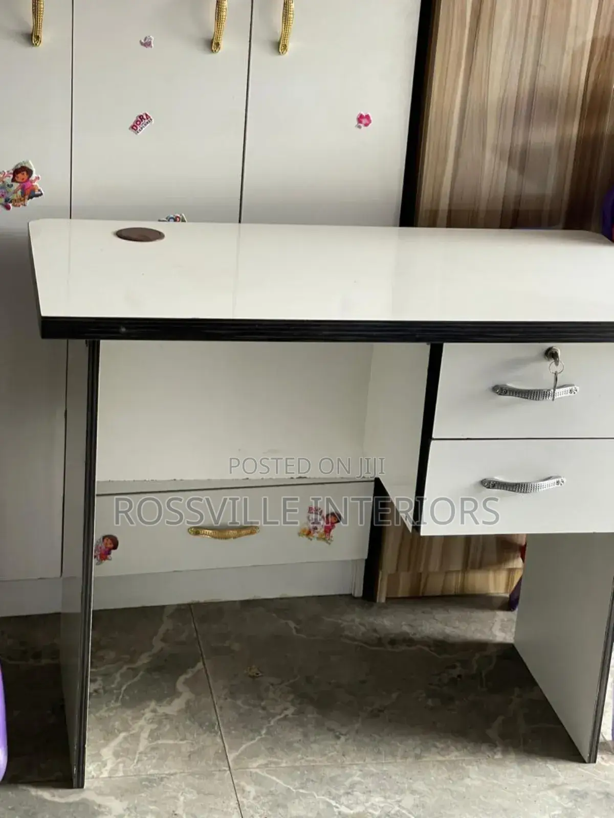 Affordable 3ft by 29inches Office Table