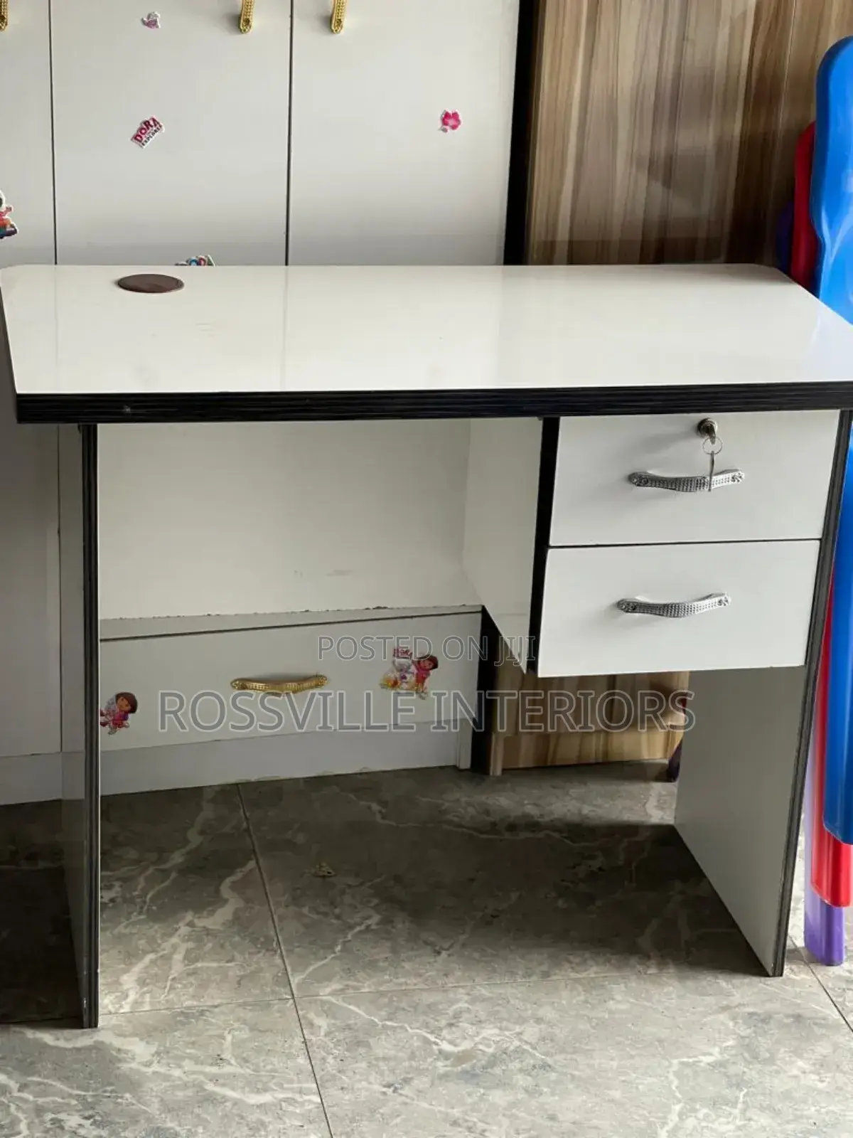 Affordable 3ft by 29inches Office Table