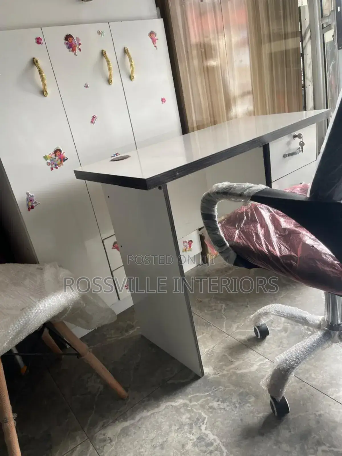 Affordable 3ft by 29inches Office Table