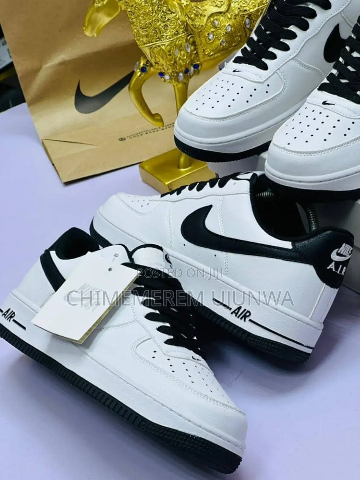 Quality Nike Available in Both Colors