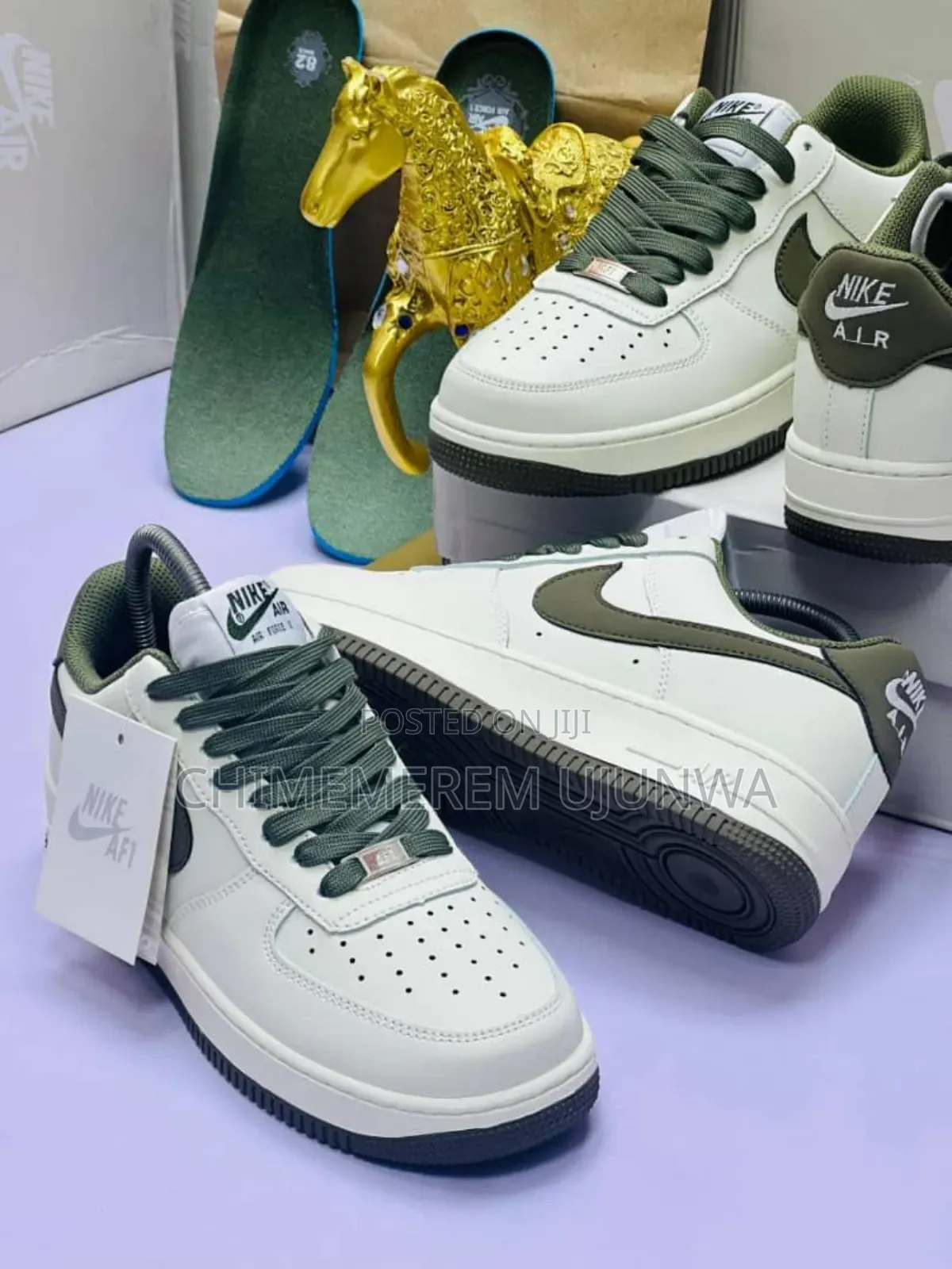 Quality Nike Available in Both Colors