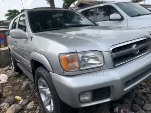 Nissan Pathfinder LE Platinum 4x4 2004 Silver