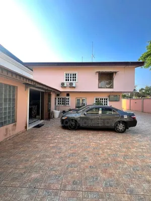 Furnished 17bdrm Apartment in Lekki Phase 1 for rent