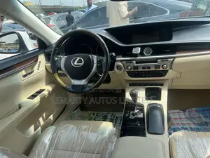 Lexus ES 2017 White