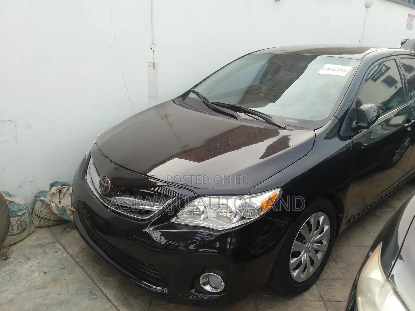 2013 Toyota Corolla LE 4dr Sedan (1.8L 4cyl 4A)