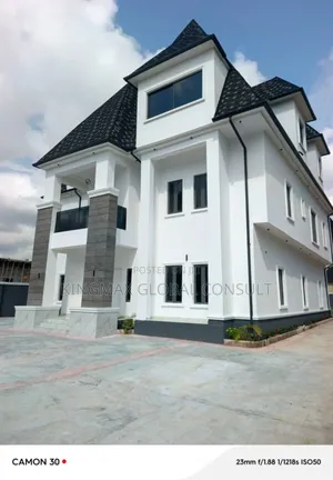 7bdrm Duplex in Gwarinpa for sale
