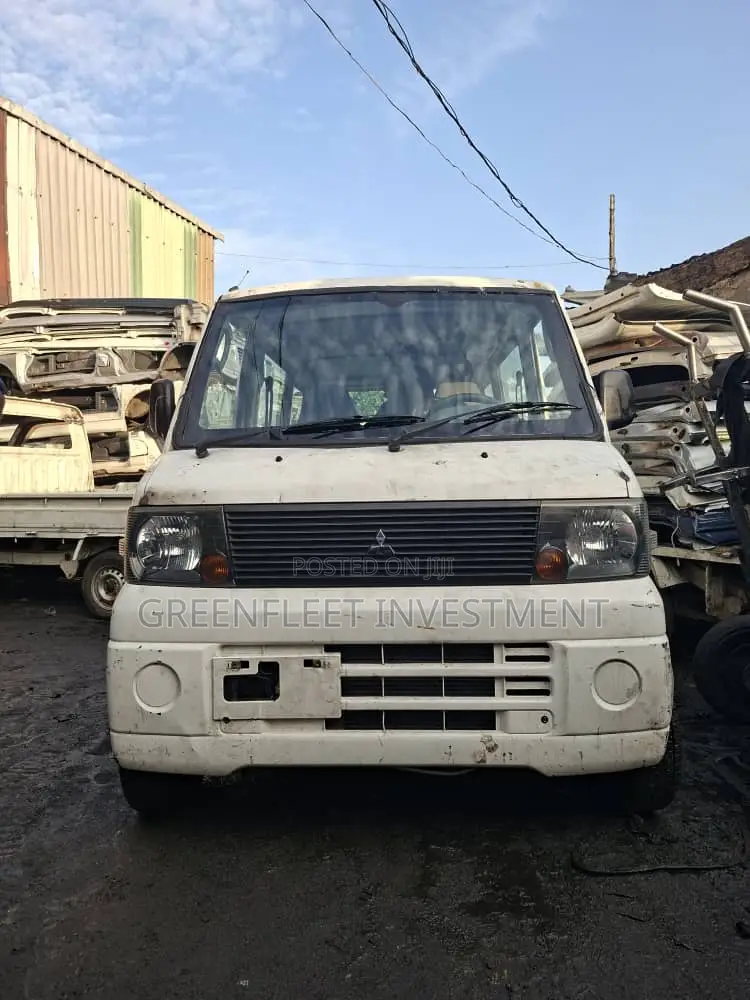 Mitsubishi L300 2008 White