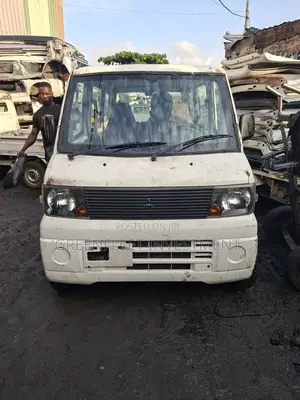 Mitsubishi L300 2008 White