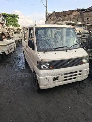 Mitsubishi L300 2008 White