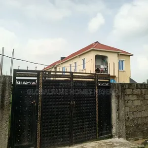 8bdrm Block of Flats in Kajola Estate, Lakowe for sale