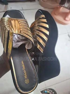 Elegant Women Wedge Slippers