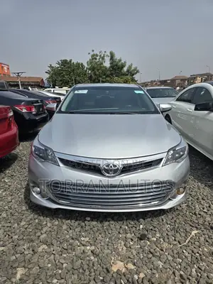 Toyota Avalon Limited Sedan FWD (3.5L 6cyl 6A) 2013 White