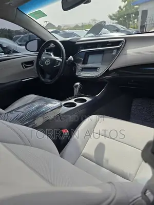 Toyota Avalon Limited Sedan FWD (3.5L 6cyl 6A) 2013 White