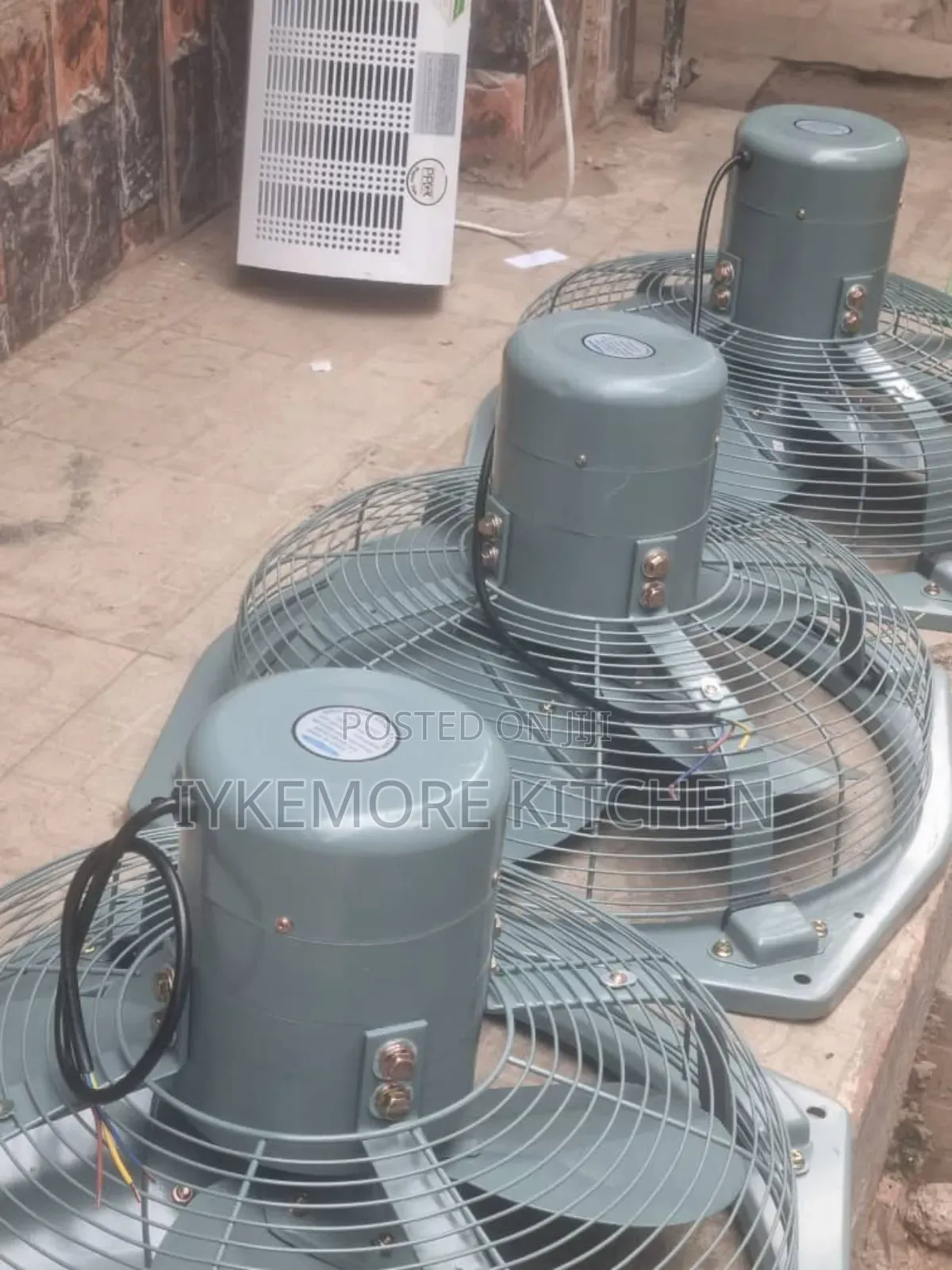 Industrial 18 Inches Heat Extractor Fan With Front and Back Net
