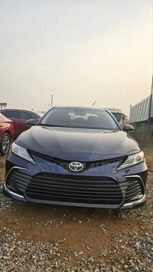 Toyota Camry XLE 2021 Blue