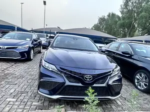 Toyota Camry SE 2021 Blue