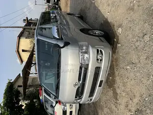 Toyota HiAce 2013 Silver