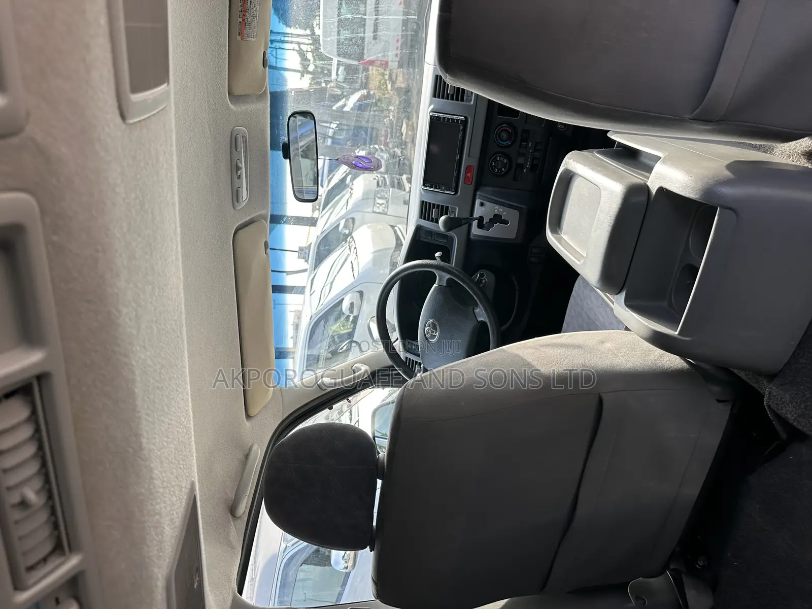 Toyota HiAce 2013 Silver