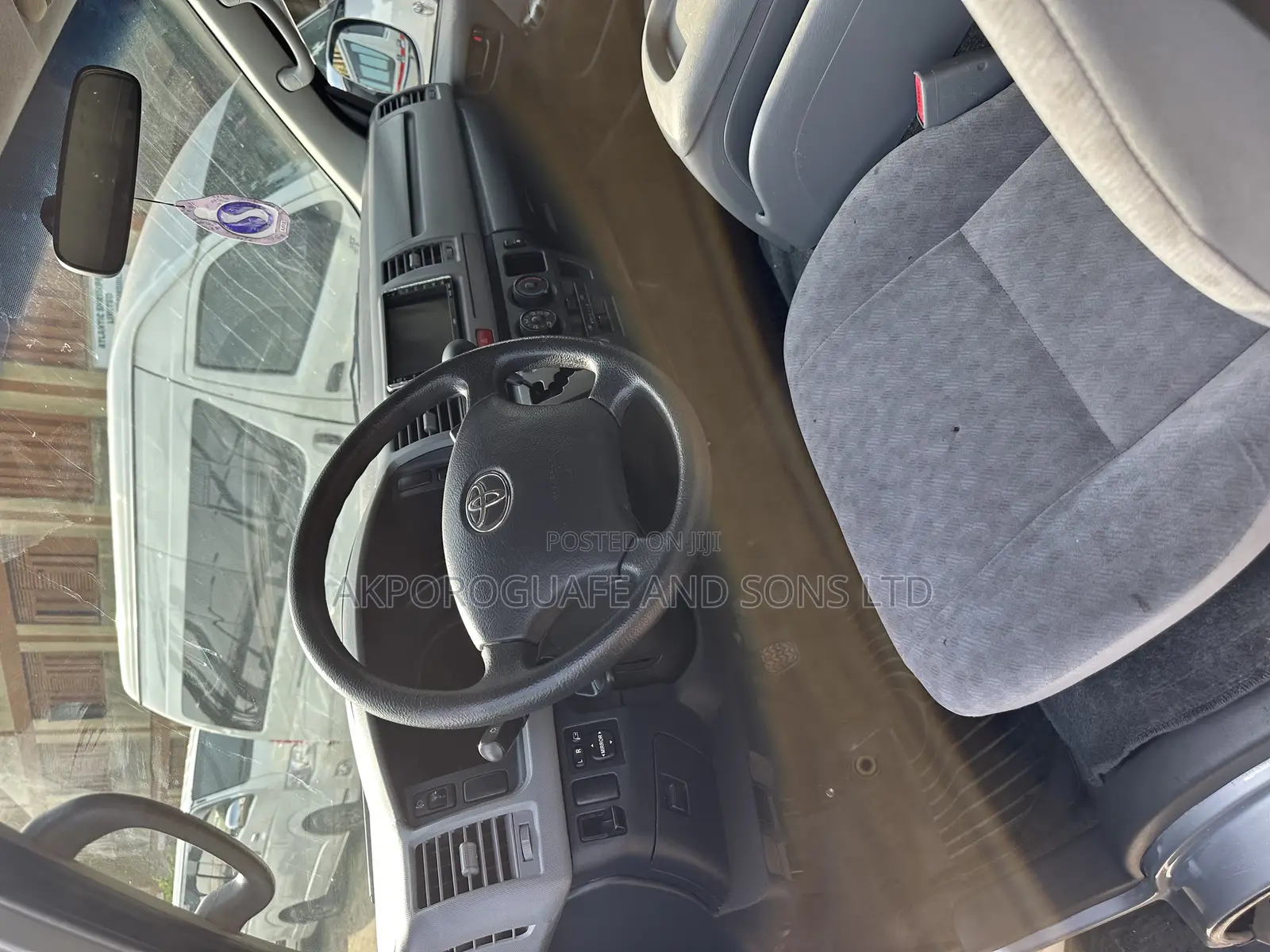 Toyota HiAce 2013 Silver