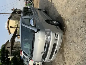 Toyota HiAce 2013 Silver