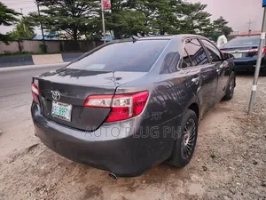 Toyota Camry LE 4dr Sedan w/Prod. End 11/13 (2.5L 4cyl 6A) 2014 Gray