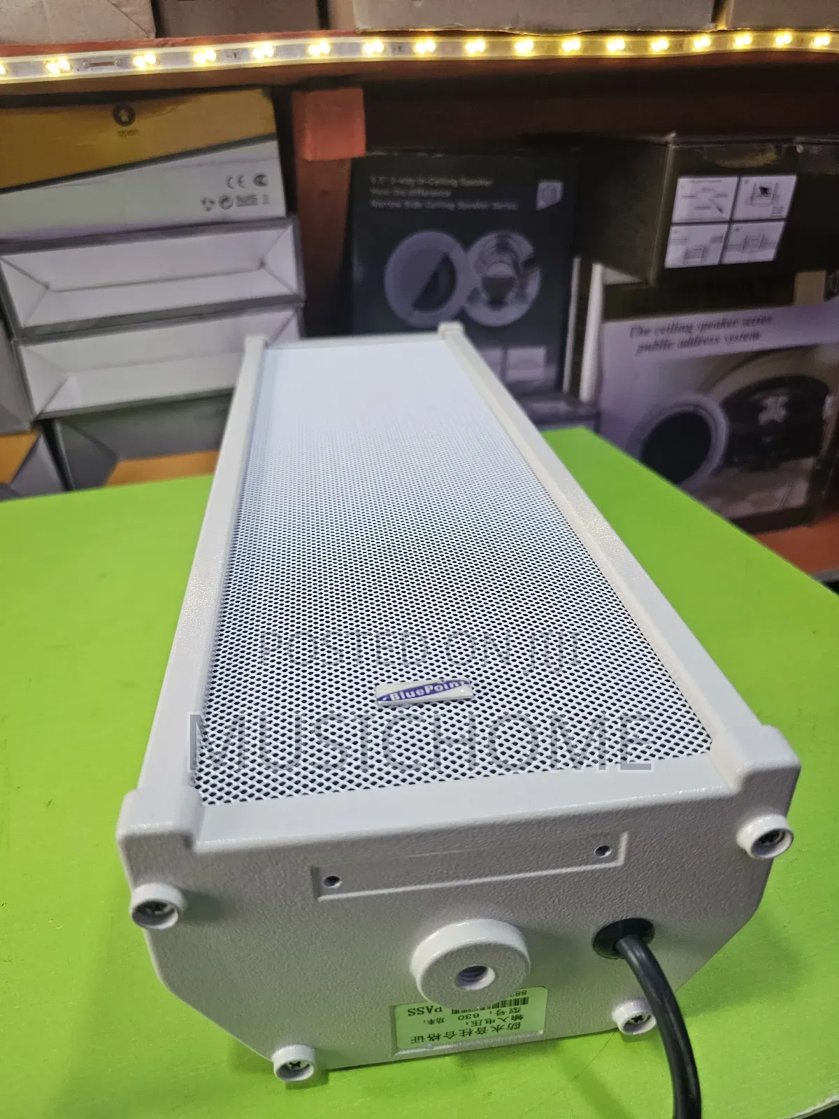 Pair Of Column White Speaker