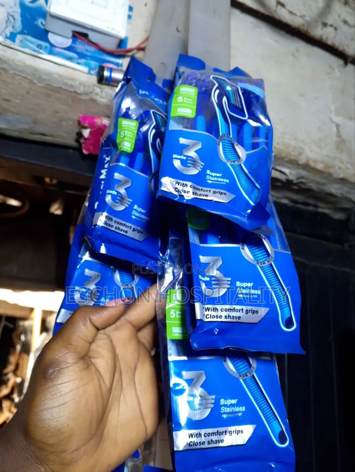 Pearlmax Triple Blade Disposable Razor for Men 5 in 1
