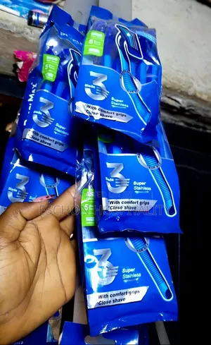Pearlmax Triple Blade Disposable Razor for Men 5 in 1