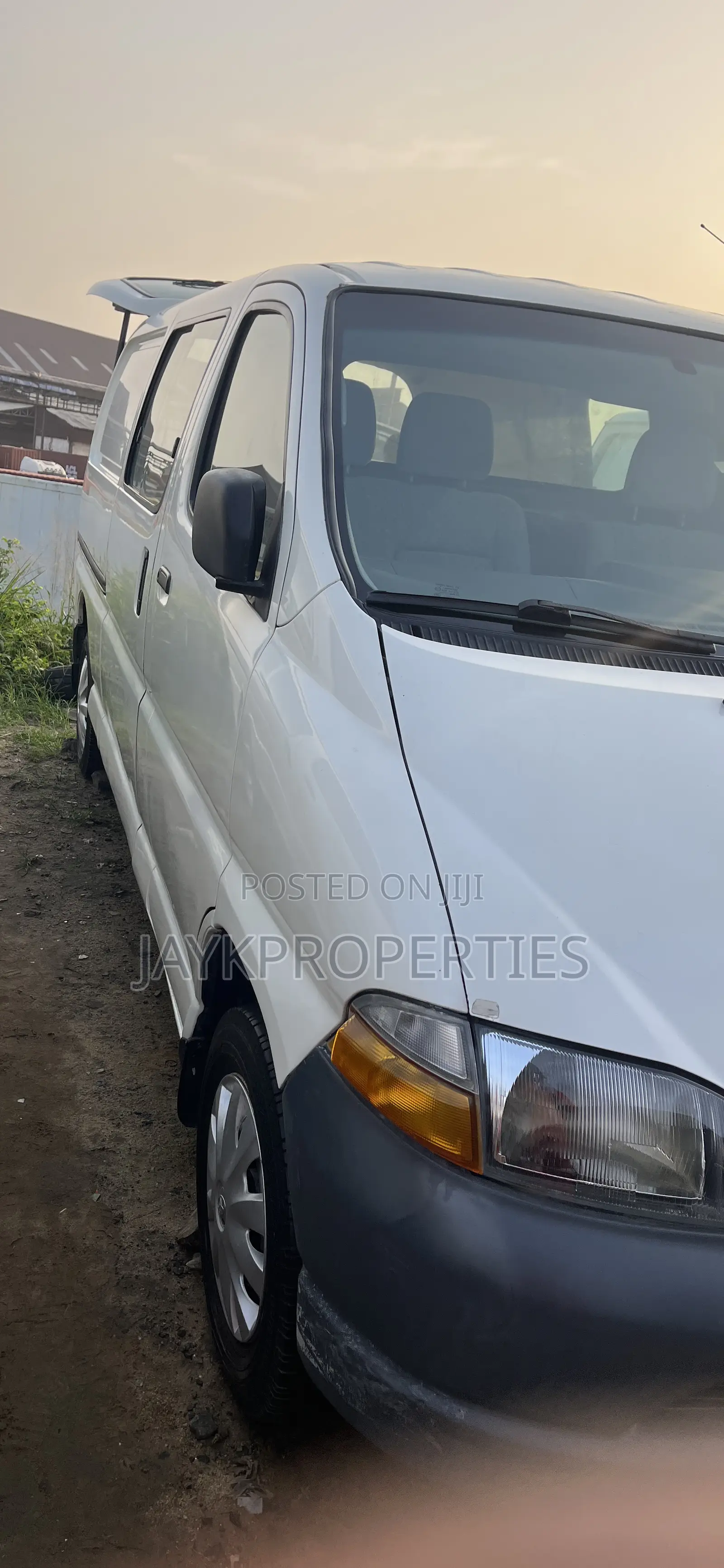 Toyota HiAce 2001 White