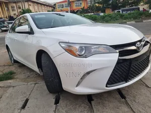 Toyota Camry SE 4dr Sedan (2.5L 4cyl 6A) 2015 White
