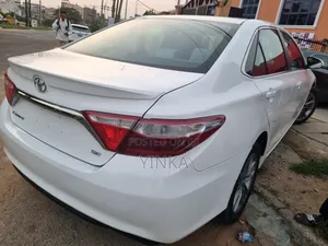 Toyota Camry SE 4dr Sedan (2.5L 4cyl 6A) 2015 White