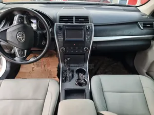 Toyota Camry SE 4dr Sedan (2.5L 4cyl 6A) 2015 White
