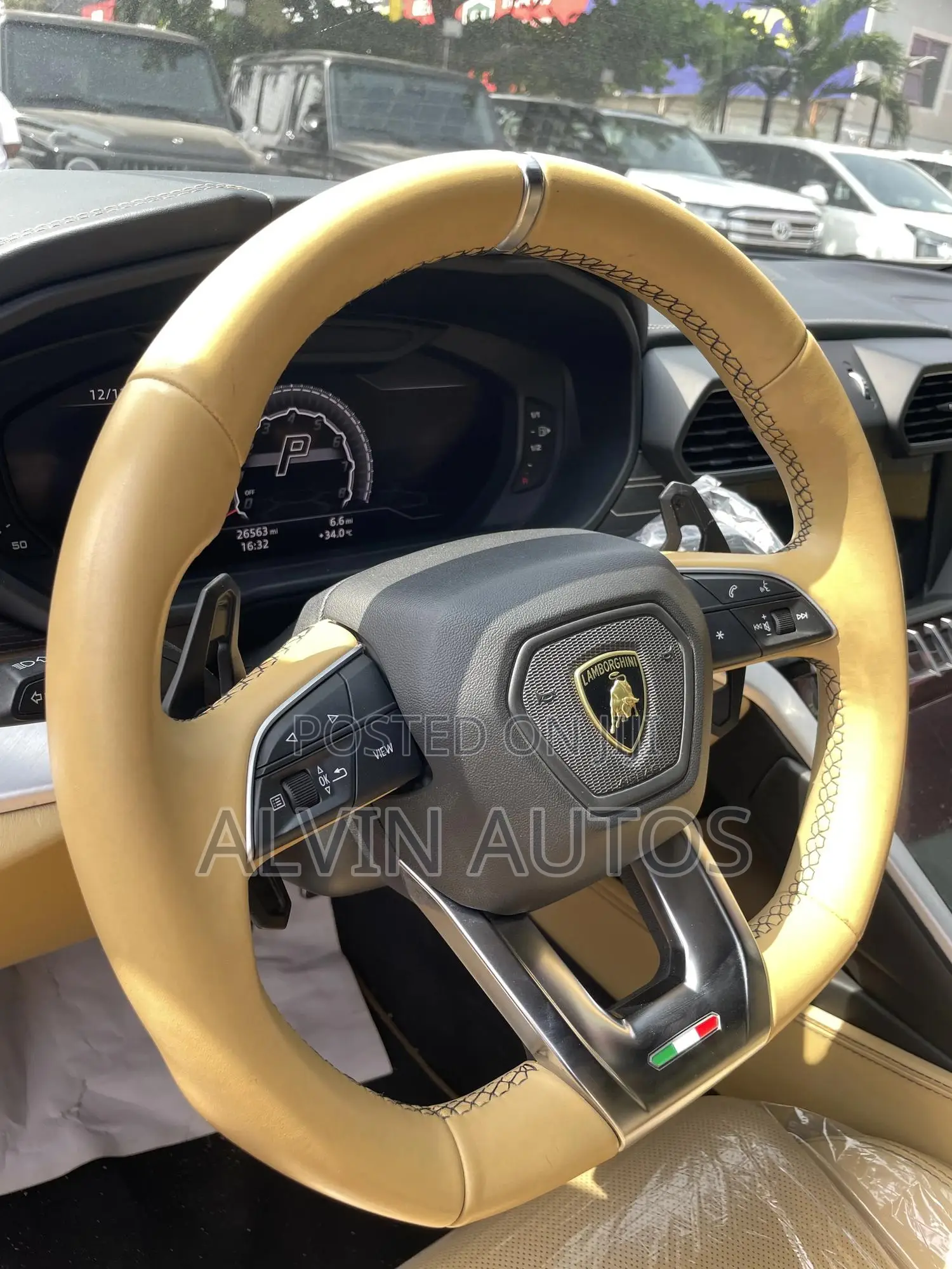 Lamborghini Urus Base 2021 Red