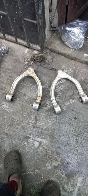 Upper Arms W205 4 Matic