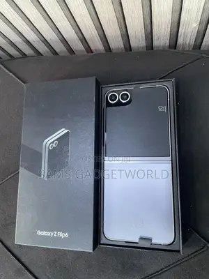 New Samsung Galaxy Z Flip6 256 GB Silver