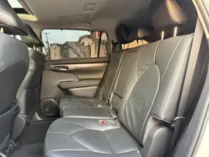 Toyota Highlander Limited 2021 White