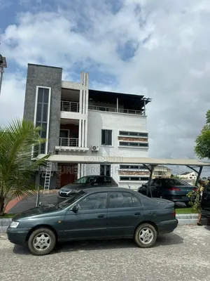 5bdrm Duplex in Vgc Estate for rent