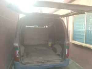Toyota HiAce 2004 Red