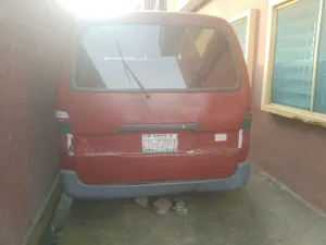 Toyota HiAce 2004 Red