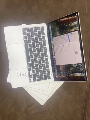 Laptop Apple MacBook Air 2022 M2 8GB Apple M2 SSD 512GB