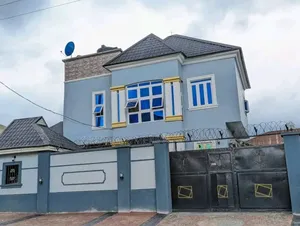 5bdrm Block of Flats in Akpa Ube Off Ibb for sale