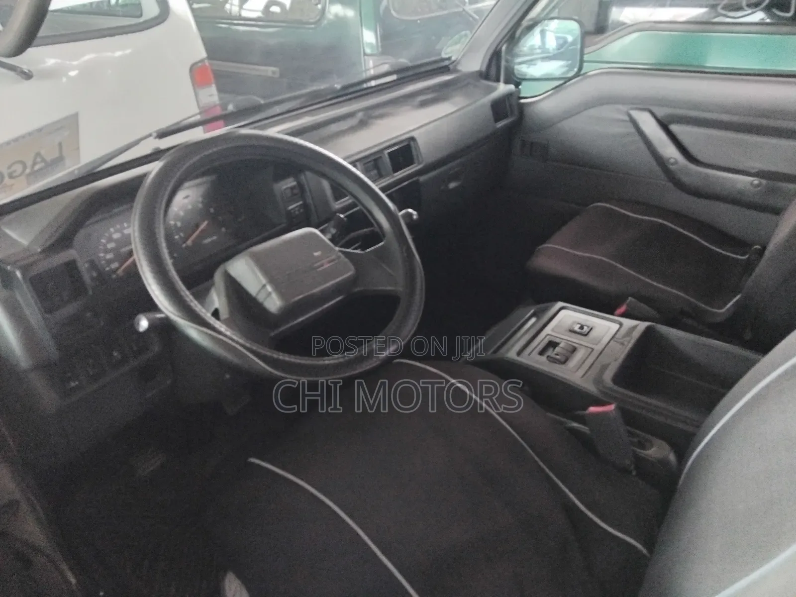 Mitsubishi L300 2005 Silver