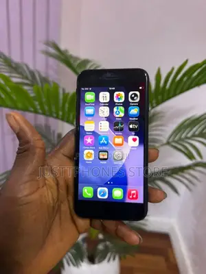 Apple iPhone SE (2020) 64 GB Black