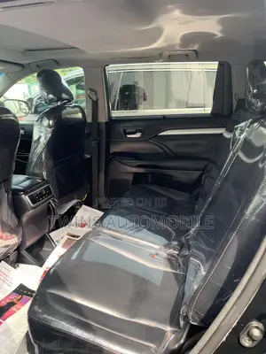 Toyota Highlander XLE 4x4 V6 (3.5L 6cyl 8A) 2017 Black