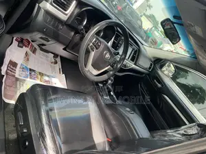 Toyota Highlander XLE 4x4 V6 (3.5L 6cyl 8A) 2017 Black