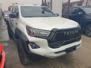 Toyota Hilux 2024 White