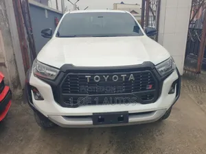 Toyota Hilux 2024 White