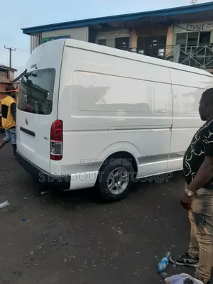 Toyota HiAce 2018 White